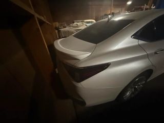 2022 Lexus ES 300h Ultra Luxury - Exterior Rear Right Corner Image